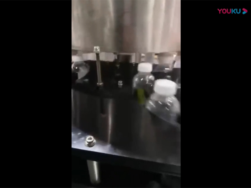 電解質(zhì)水的生產(chǎn)現(xiàn)場(chǎng)